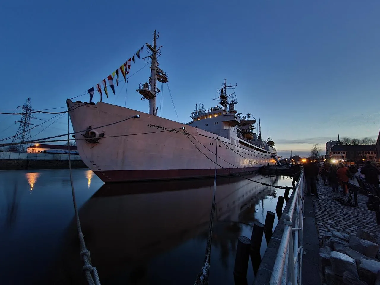 ЯНТАРНЫЙ КОСМОНАВТ ПАЦАЕВ