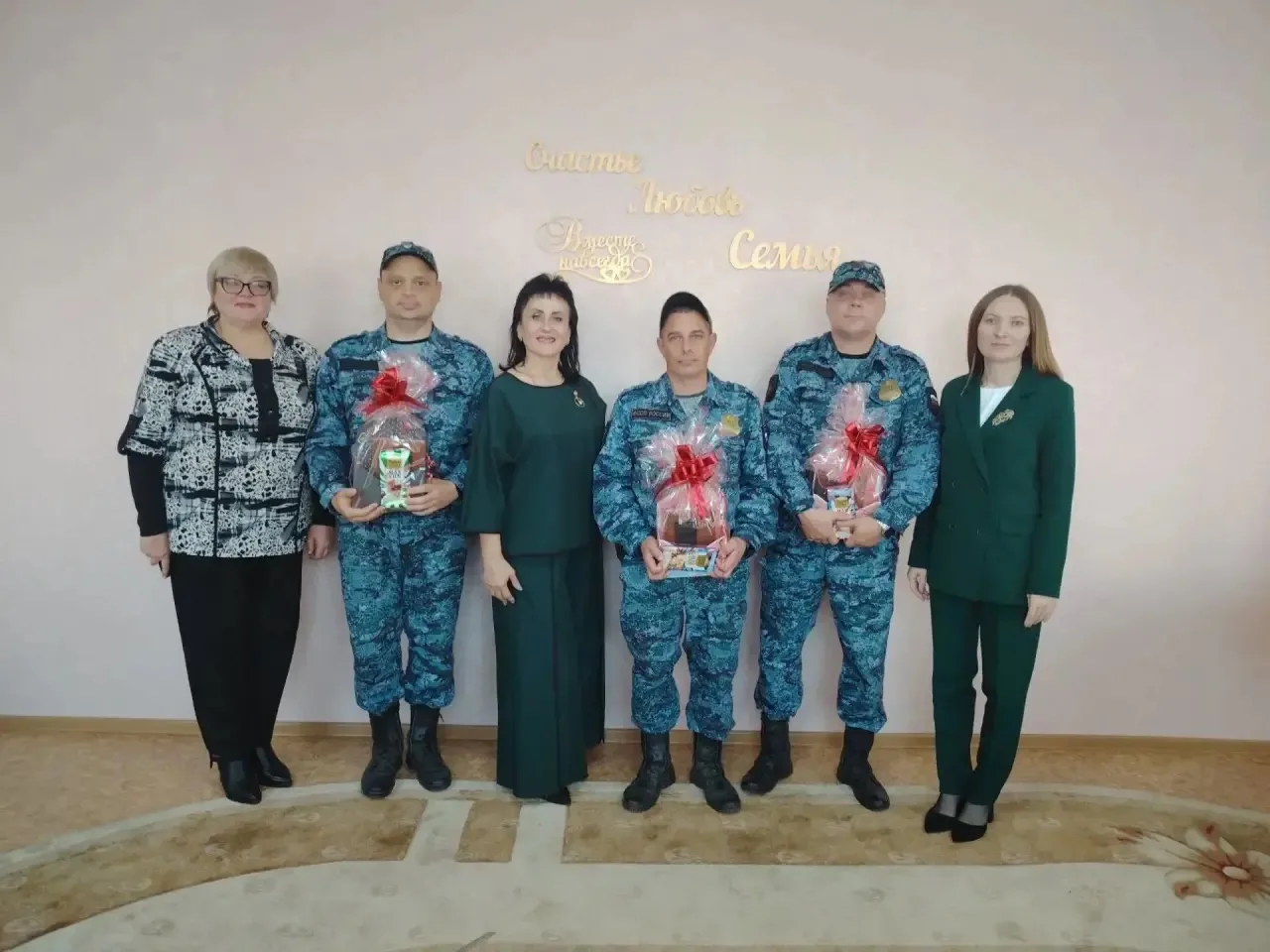 В отделении ЗАГС по Ромненскому муниципальному округу прошло праздничное мероприятие, п...