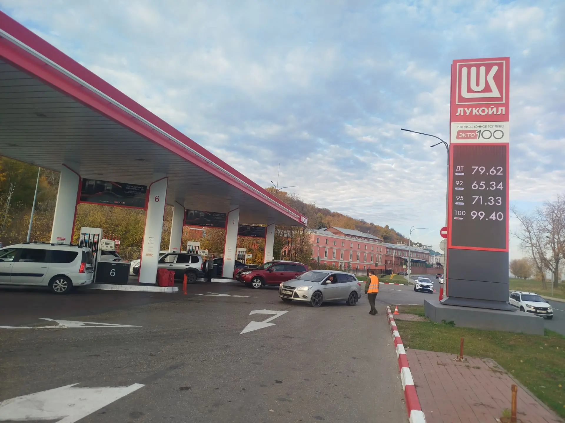 Гребной канал, все есть, очереди нет, формально нечётные.