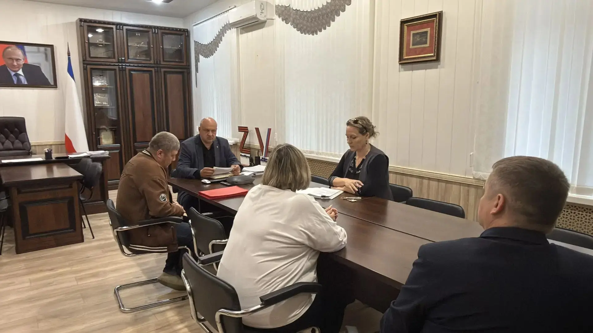 Проведен очередной приём граждан, в ходе которого заявители получили исчерпывающие разъ...
