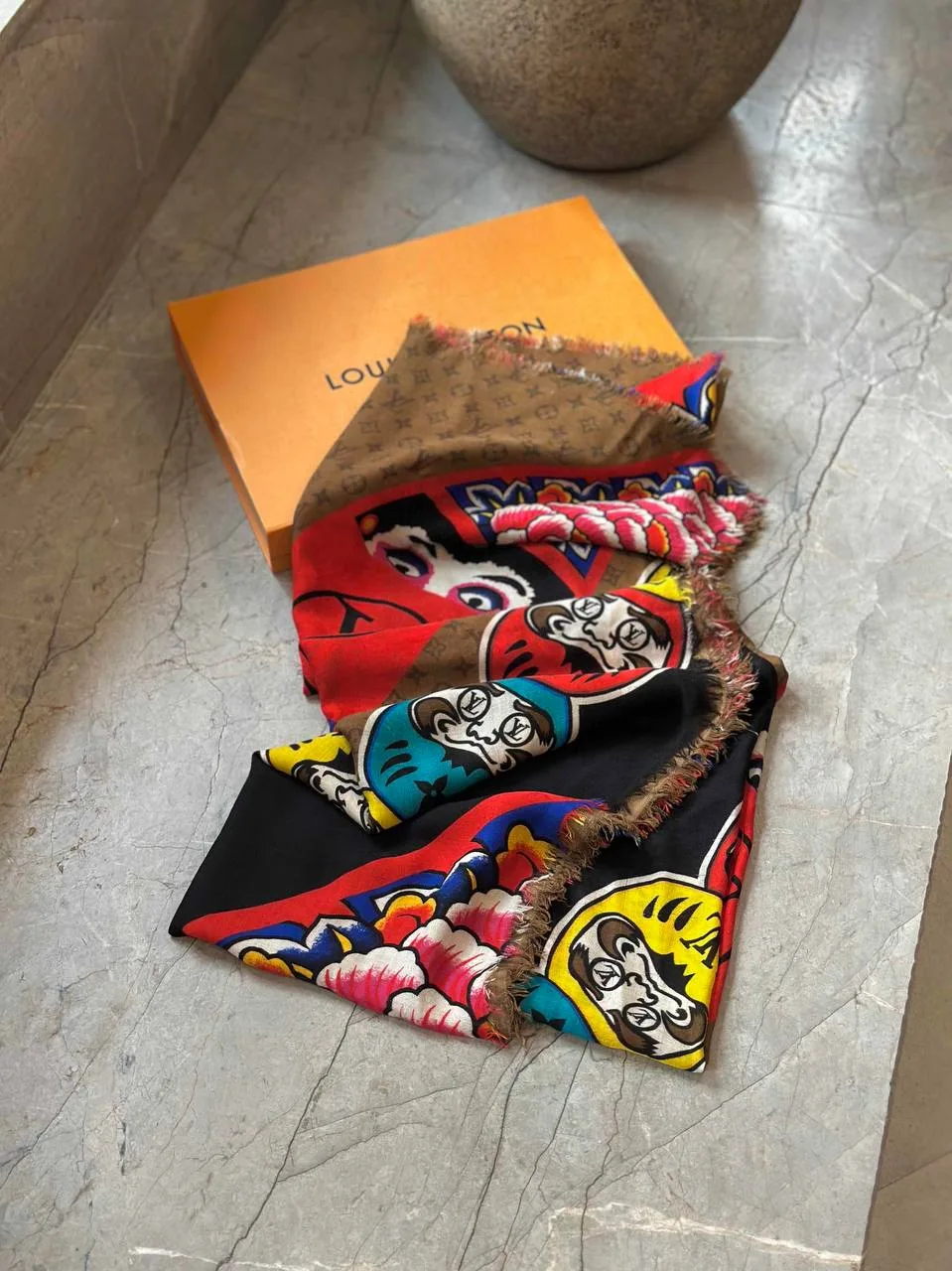 Шаль Louis Vuitton коллекции Kabuki, размер 188х130 см, бирка состава срезана. В компле...