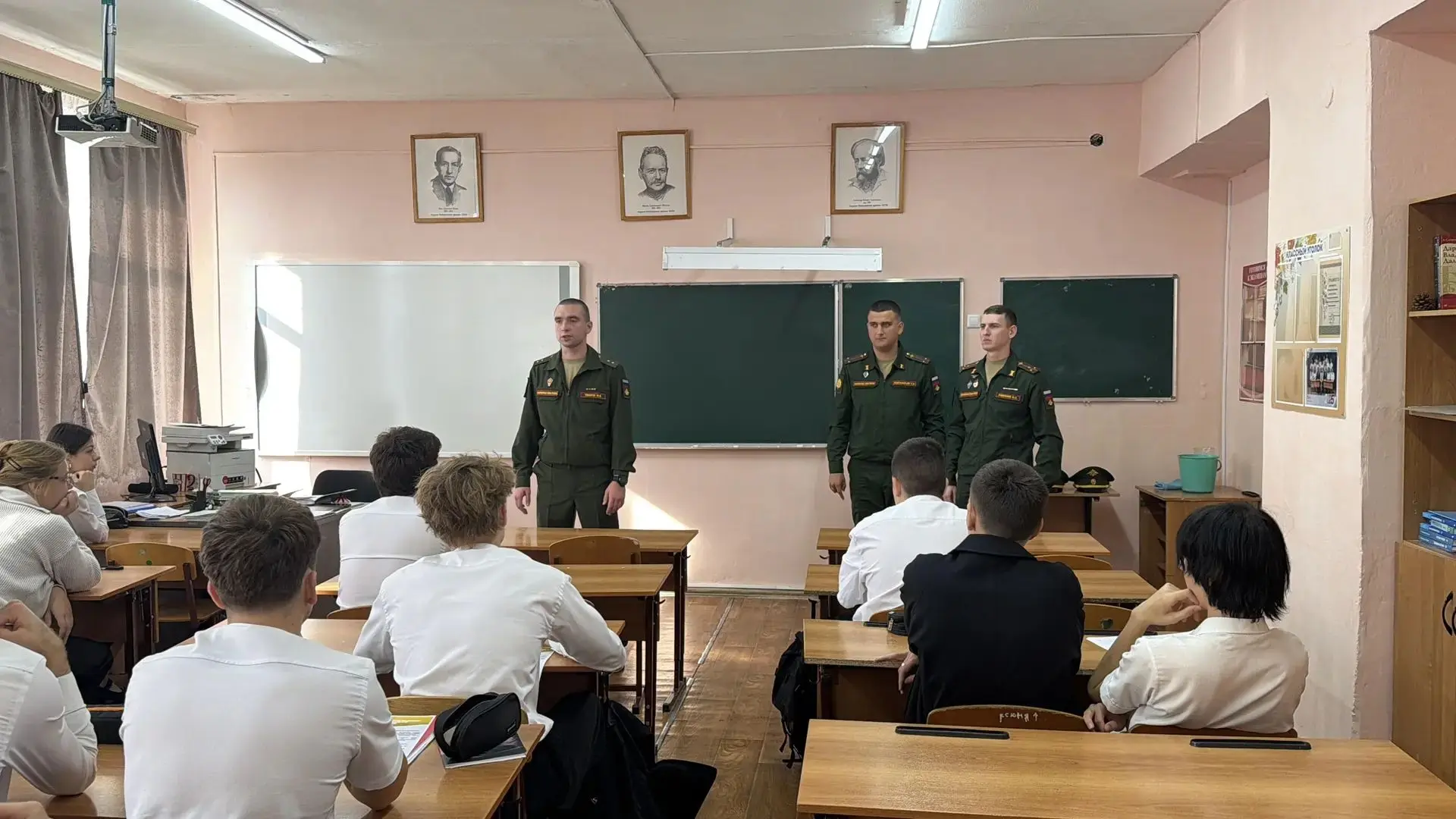 🎉 Профориентация: гости из Военного командного училища связи г. Новочеркасска! 🎉