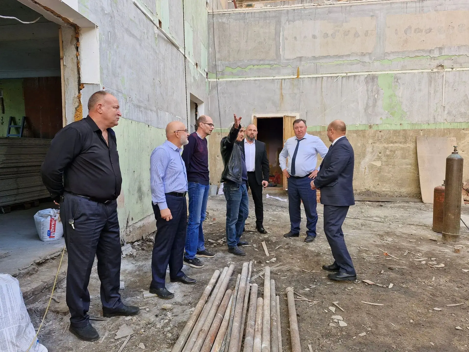 ✅ Исполняющий обязанности главы города Дмитрий Гартвих принял участие в выездном совеща...