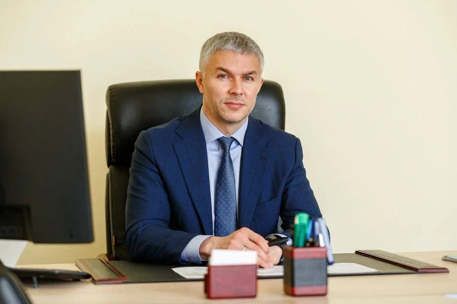 🚘 В Екатеринбурге назначили нового и. о. мэра. С личным транспортом у него, судя по пу...