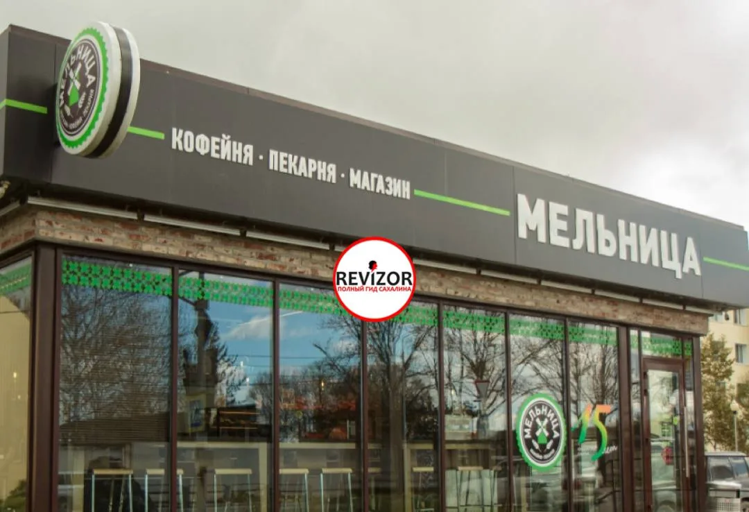 Сэндвич с рыбой оставляет желать лучшего: на витрине рыбы много, по итогу девушка вынес...