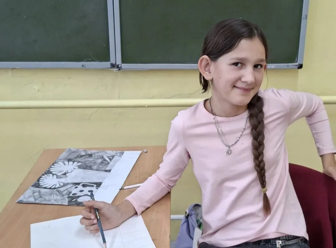 В учебном корпусе п. Невон у "художников" сейчас горячая пора — они погрузились в изуче...
