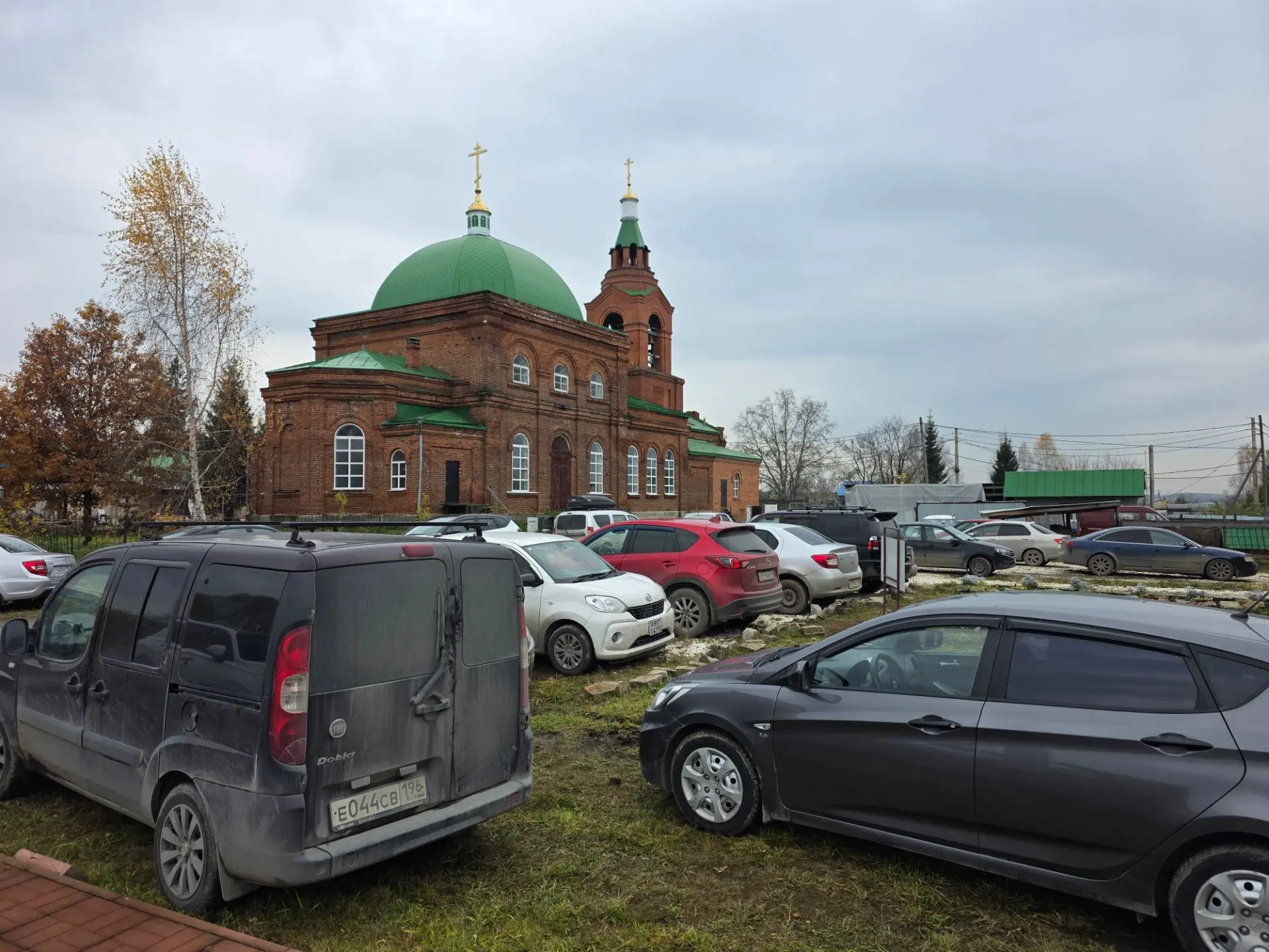 Уже второй день, все священники нашей епархии находятся на семинаре в д. Малые Брусяны,...