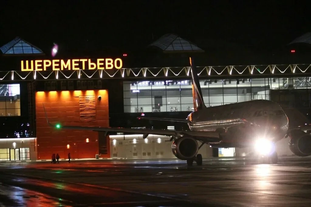 🛬 137 рейсов задержаны или отменены в трёх аэропортах.