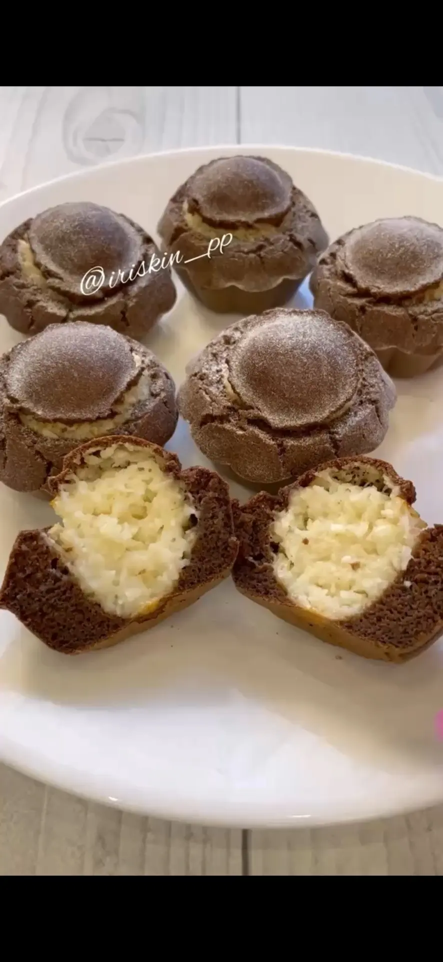 Шоколадные кексы с кокосовыми шариками 🥰