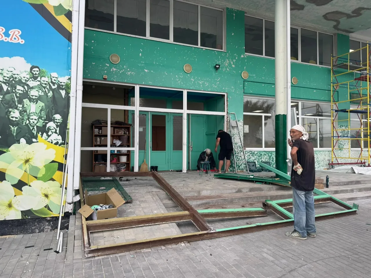 В Калитвенском ЦКС установили новую входную группу.