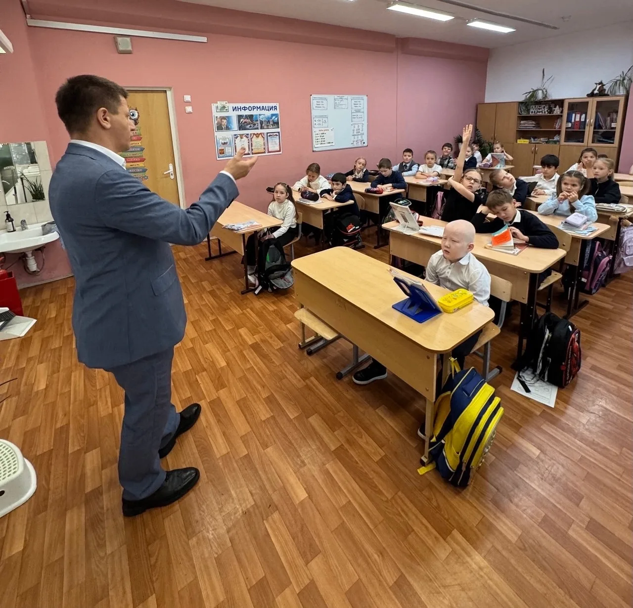 📍В МБОУ СОШ №16 отметили День отца. Папы пришли в гости к ребятам и рассказали о своих...
