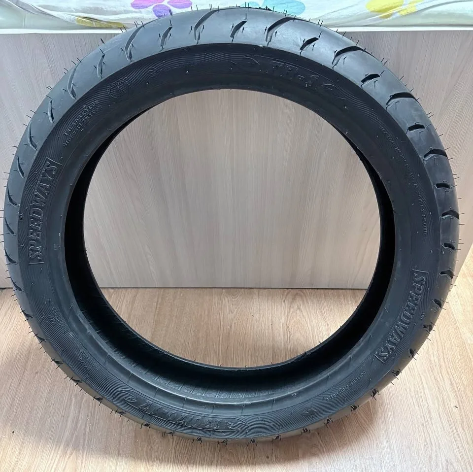 Новая покрышка, цена: 3500. Размер 130/70 R17