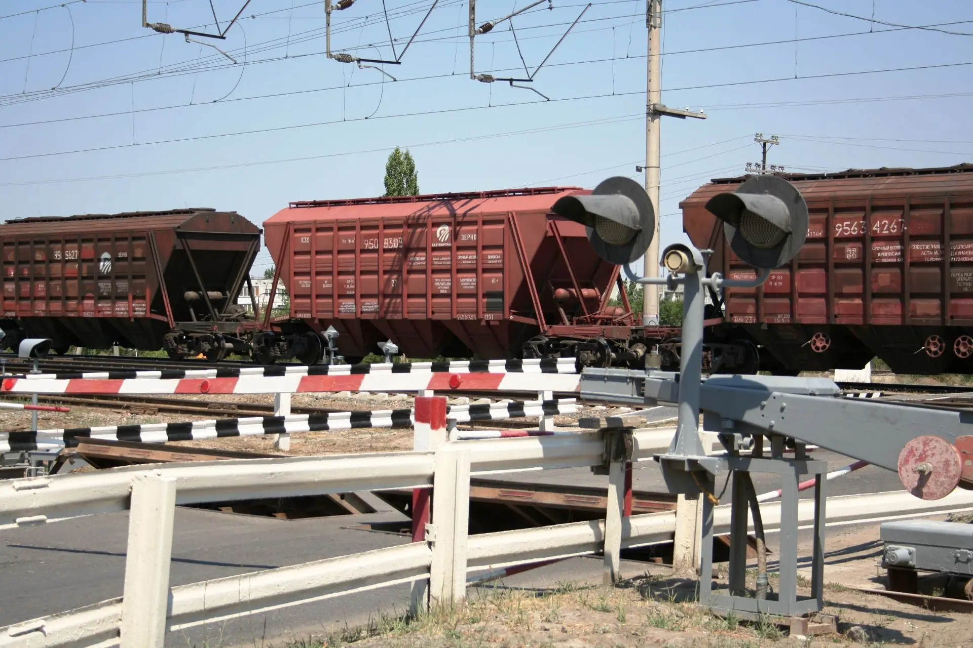 В ночь на 12 октября закроют переезд в районе аэропорта