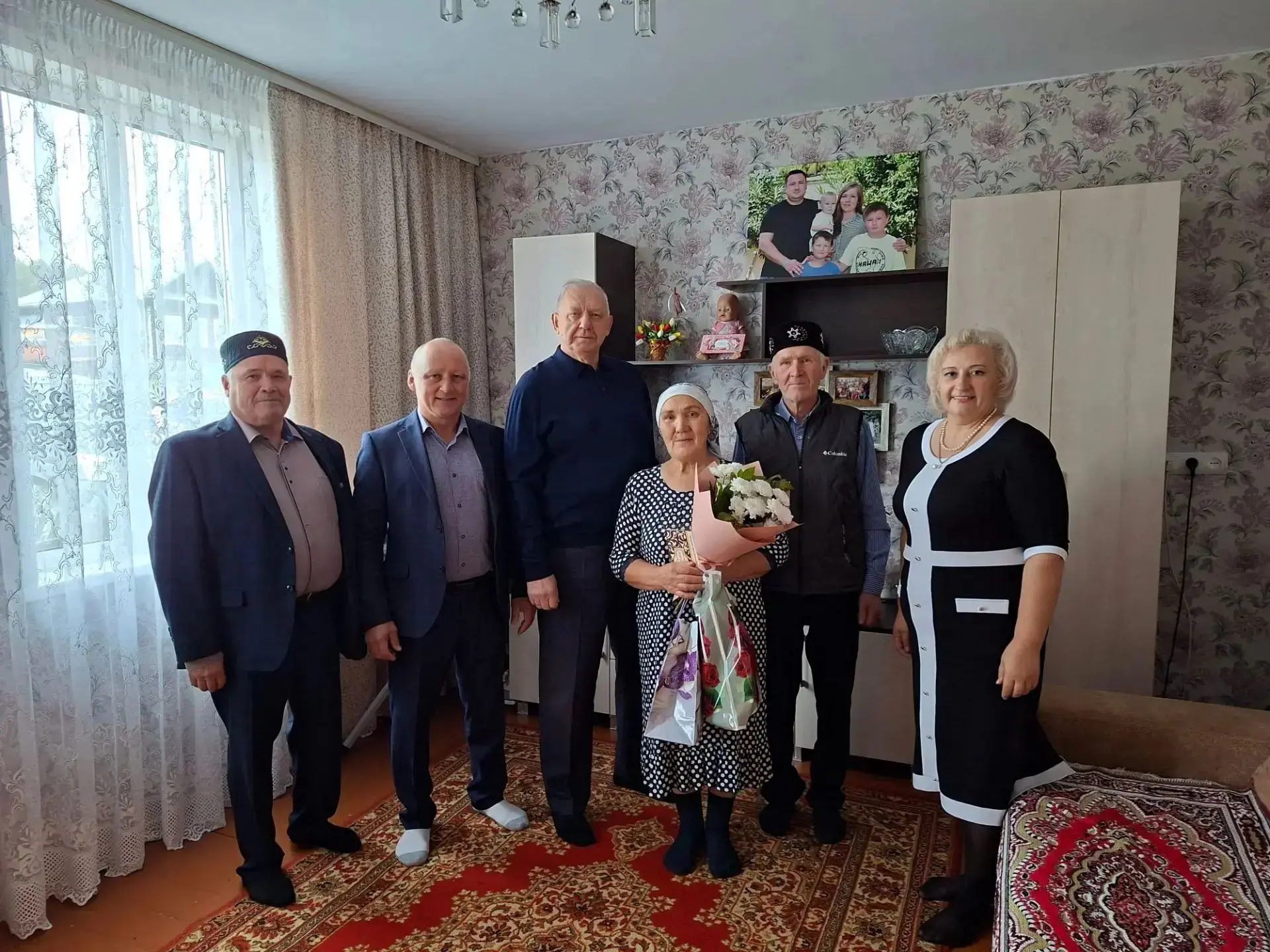 70-летний юбилей отметила Разиня Мухаметовна Ахметшина — фельдшер Долговского ФАПа, вет...