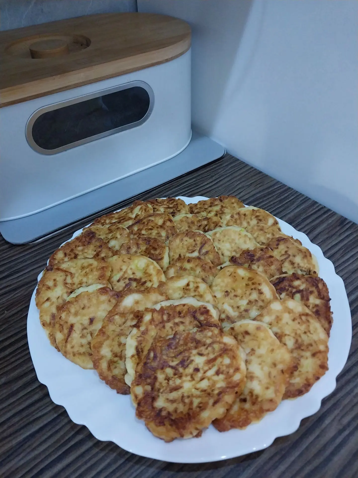 На завтрак напекла кабачковых оладушек😋😋😋