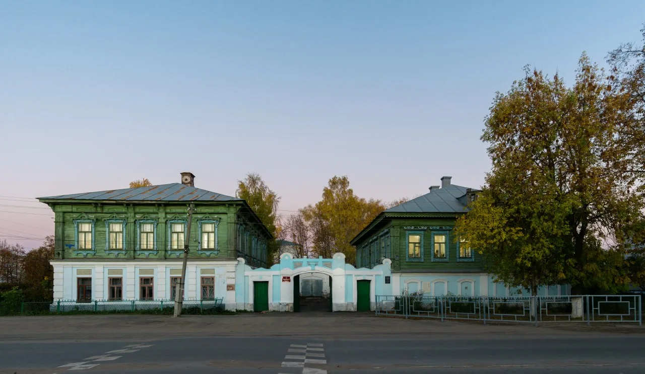 🏛 В самом центре села Воскресенское, около главной площади, находится усадьба Никифора...