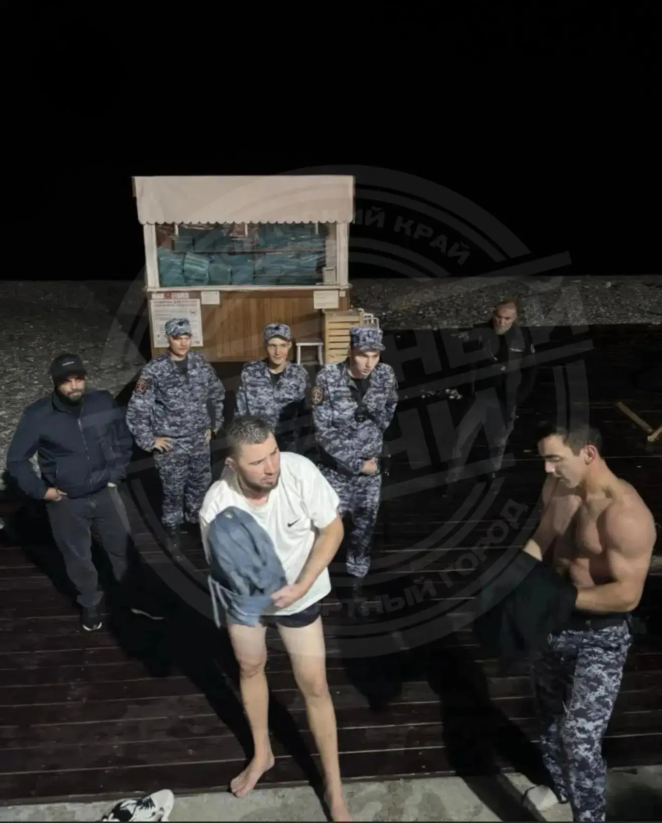В Сириусе росгвардейцы бросились в море спасать тонущего мужчину