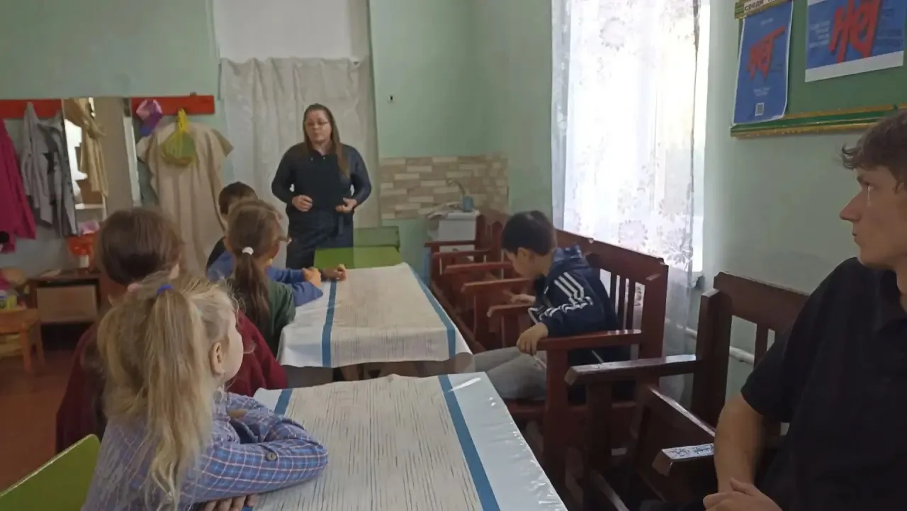 📚🛡️ Сегодня в хуторе Духовском заведующий филиалом провела информационную программу, ...