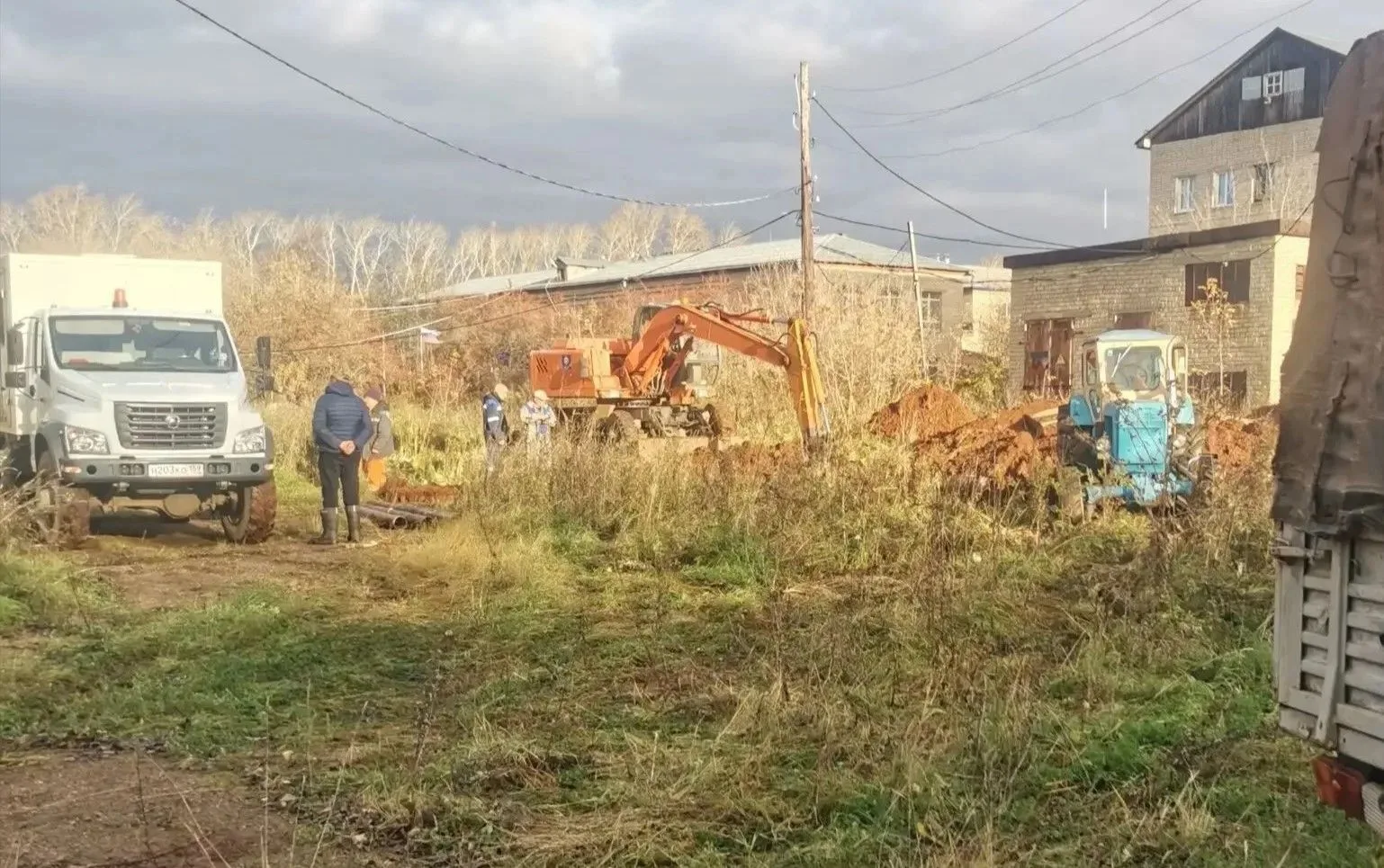 Сегодня на территории техникума продолжаются аварийно-восстановительные работы.