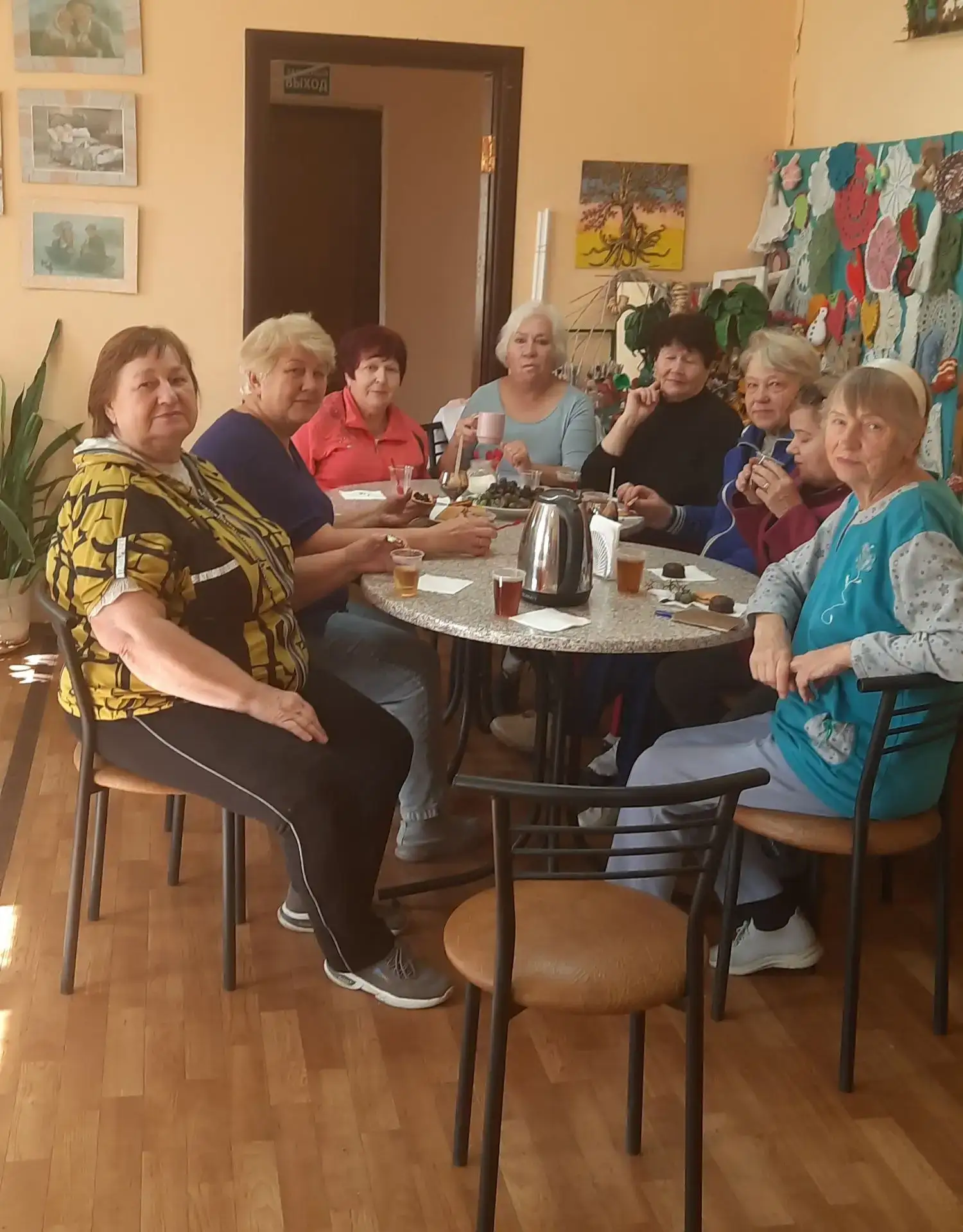 🏃‍♂️ Активное долголетие: в Донецке прошли урок гимнастики и знакомство с ГТО