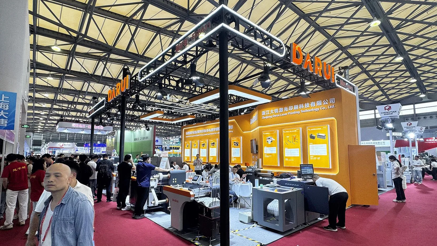 Сегодня завершился первый день работы шанхайской выставки All in Print China, которую п...