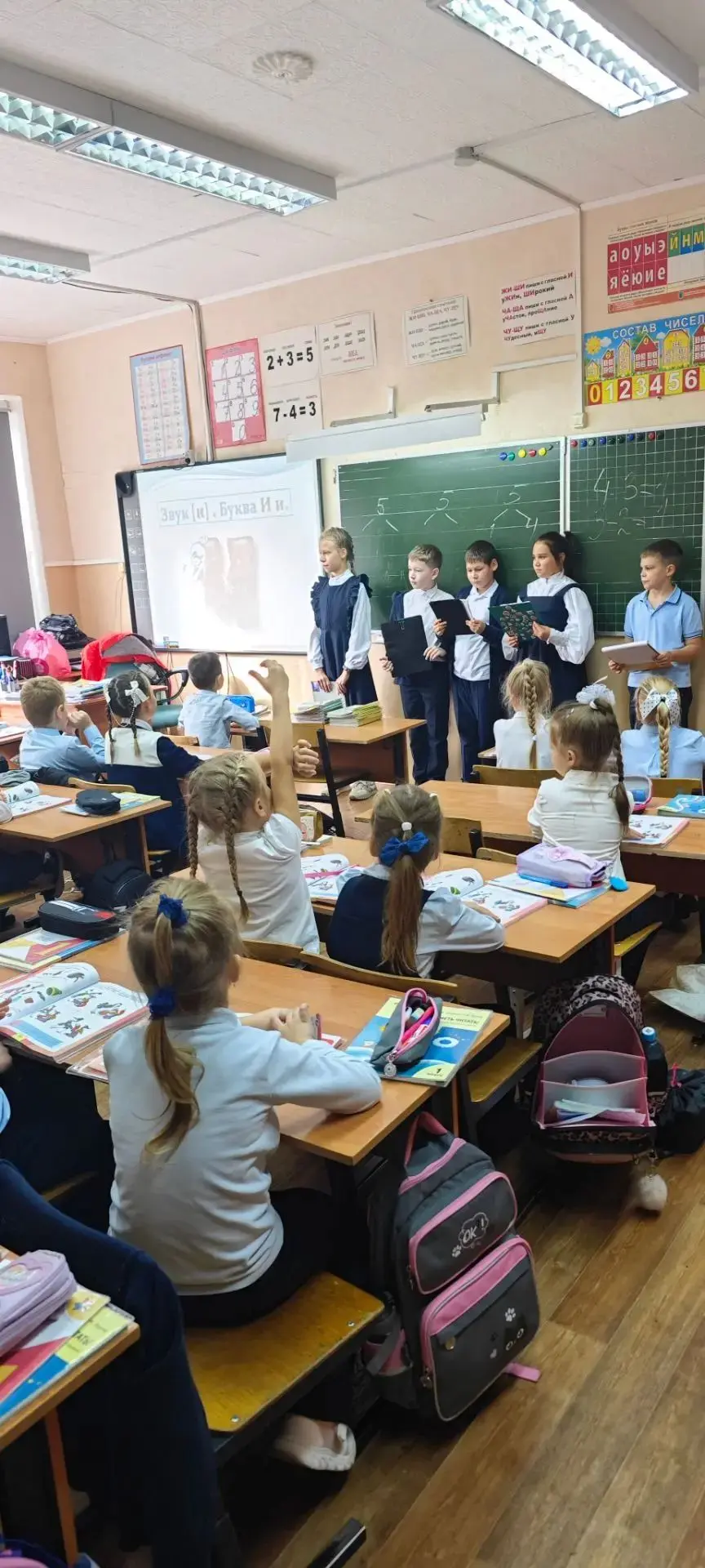 Ученики 4 «В» и 4 «Г» классов не отстают! С первоклассниками обсуждались важные темы: «...