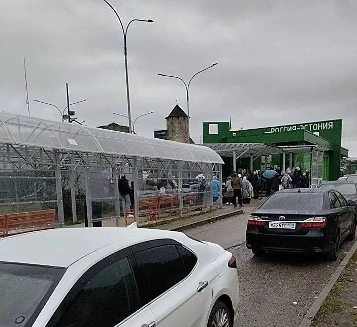 Камера - очередь из Нарвы (Эстония) в Россию https://balticlivecam.com/ru/cameras/eston...