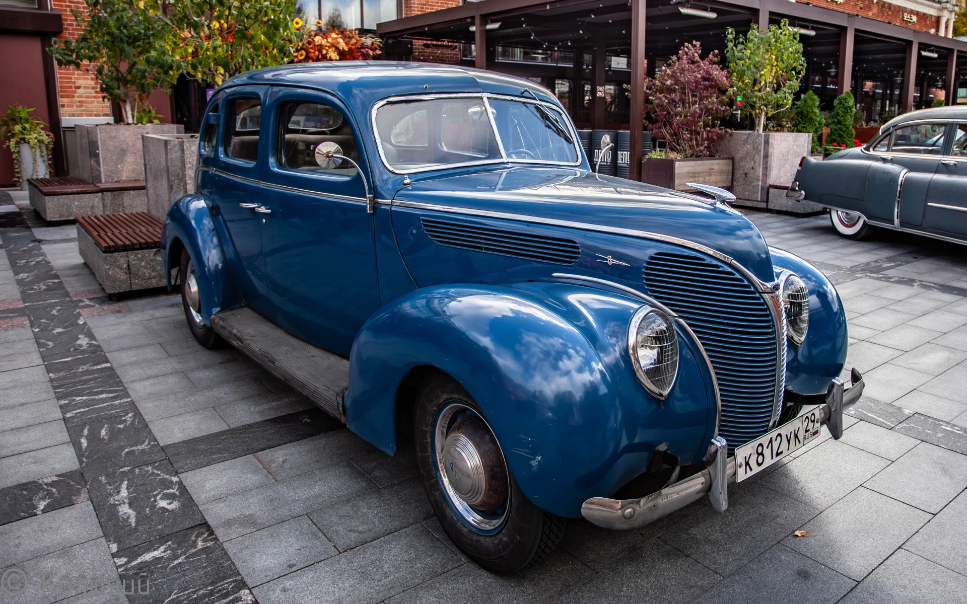 Ford Model 81a De Luxe Fordor Sedan V8 (1938)