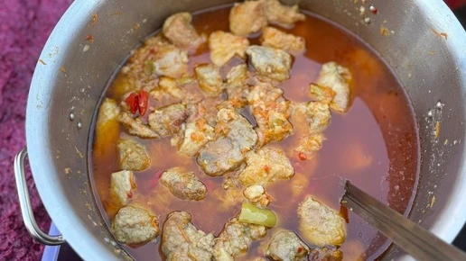 В Курске бездомных накормили борщом, макаронами и тушёной свининой