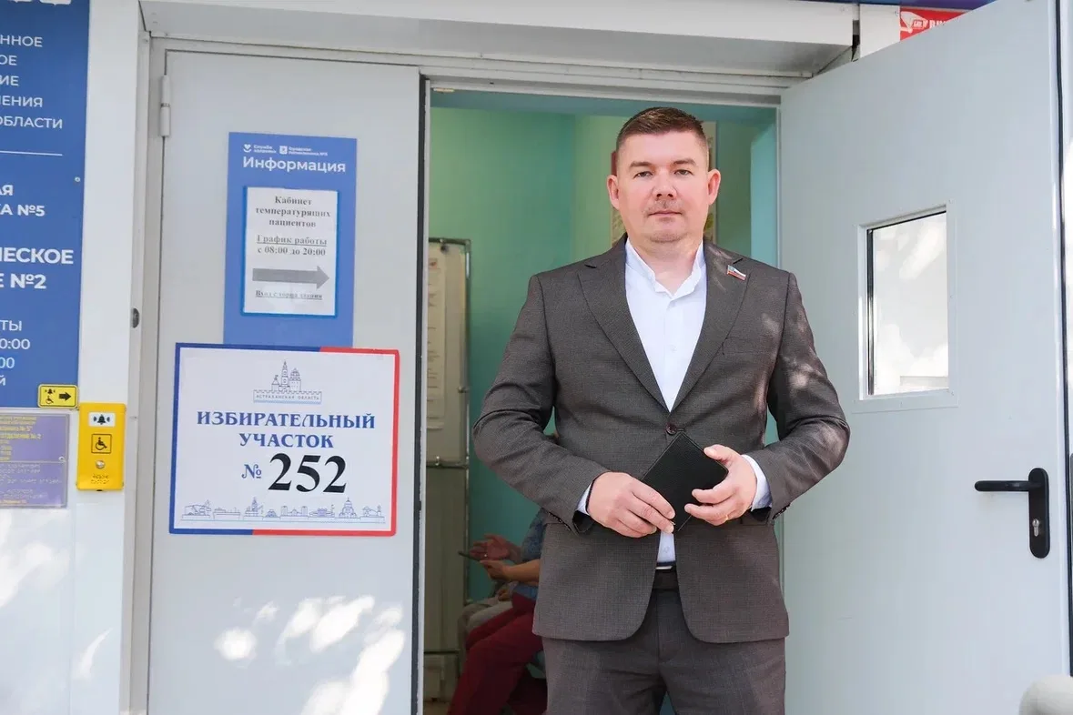 В первый день голосования пришел на участок всей семьей — делаем общее дело.