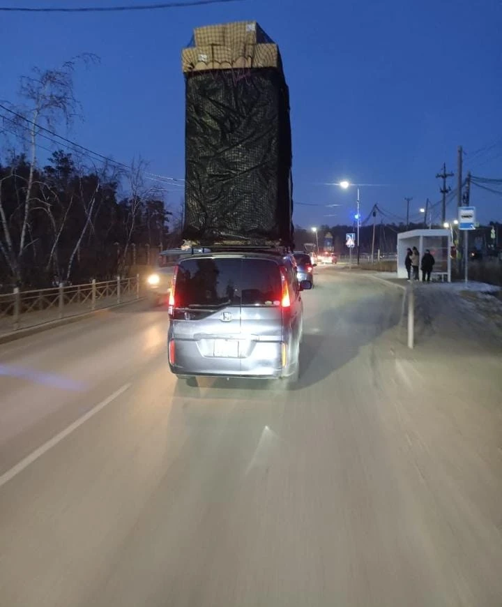 Сегодня воображение поразили якутские таксисты на микроавтобусе Honda, которые затарили...