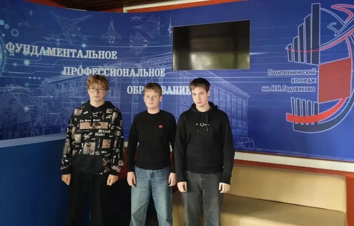 🧑‍🔧 Учащиеся школы познакомились с профессией монтажника радиоэлектронной аппаратуры ...
