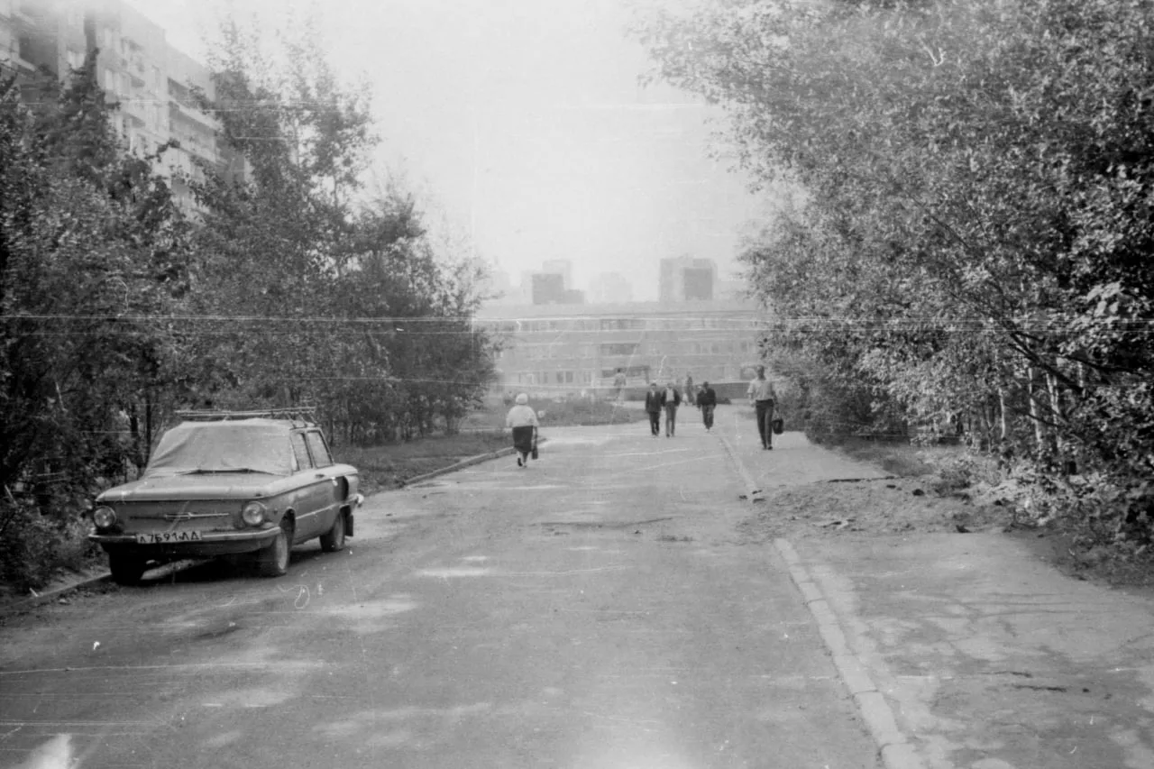 Во дворе, 1991