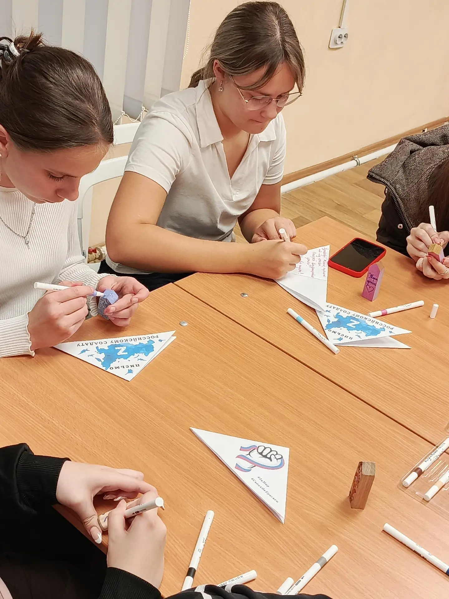 В рамках «Осенней недели добра» волонтеры МБУМП КЦМ «Чайка» и Центра патриотического во...