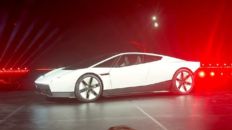 Илон Маск научил машины Tesla летать и делать кульбиты в воздухе. Триллионер представил...