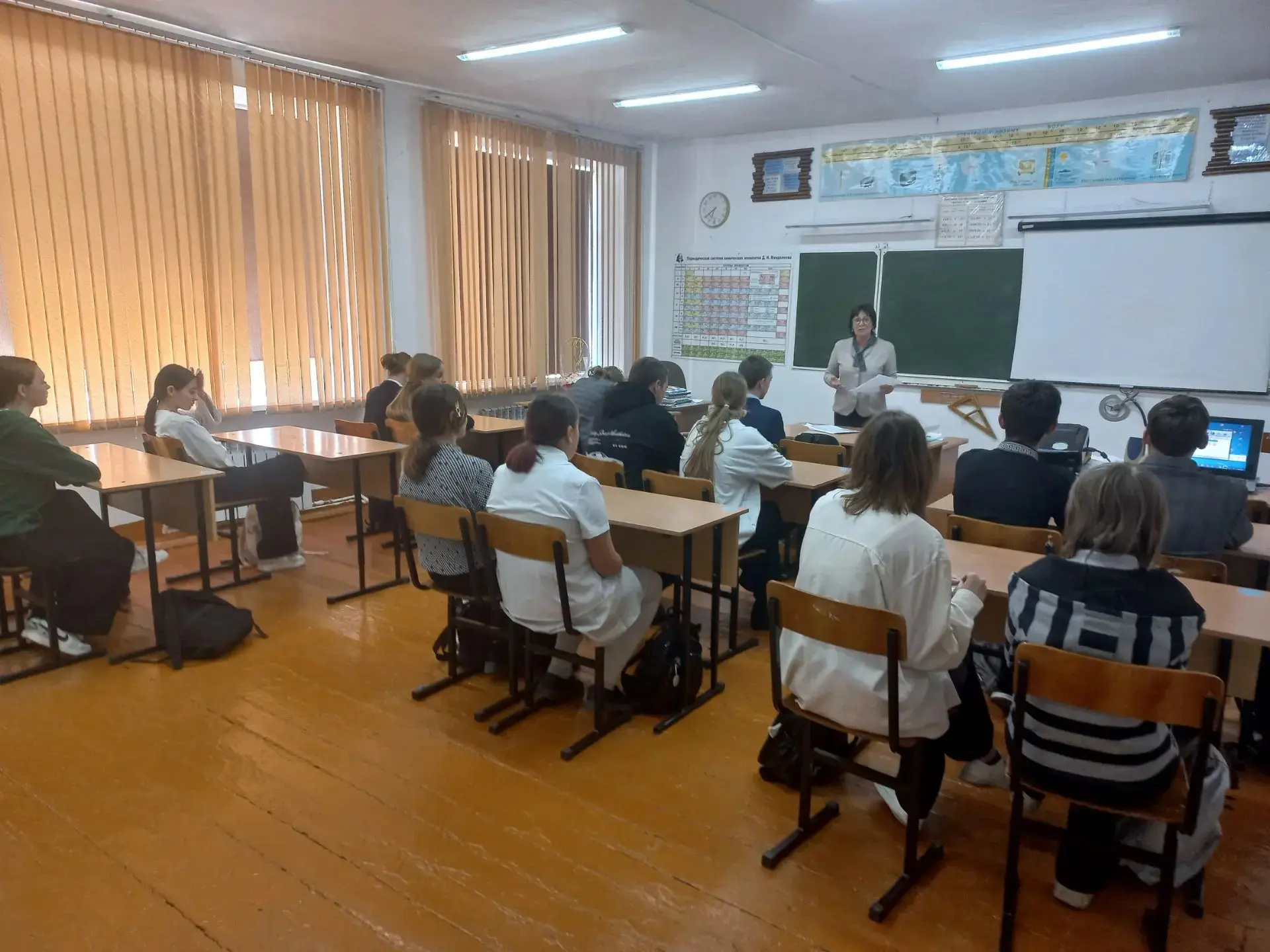 🎓 От звонка до звонка: жизнь за пределами расписания
