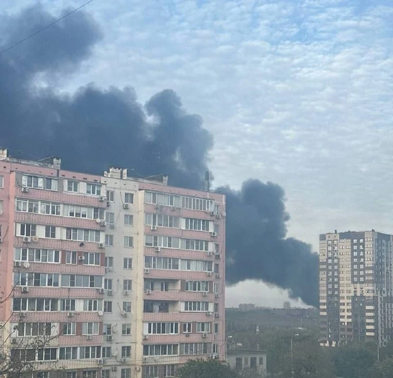 В Ростове-на-Дону сообщают о крупном пожаре на территории завода