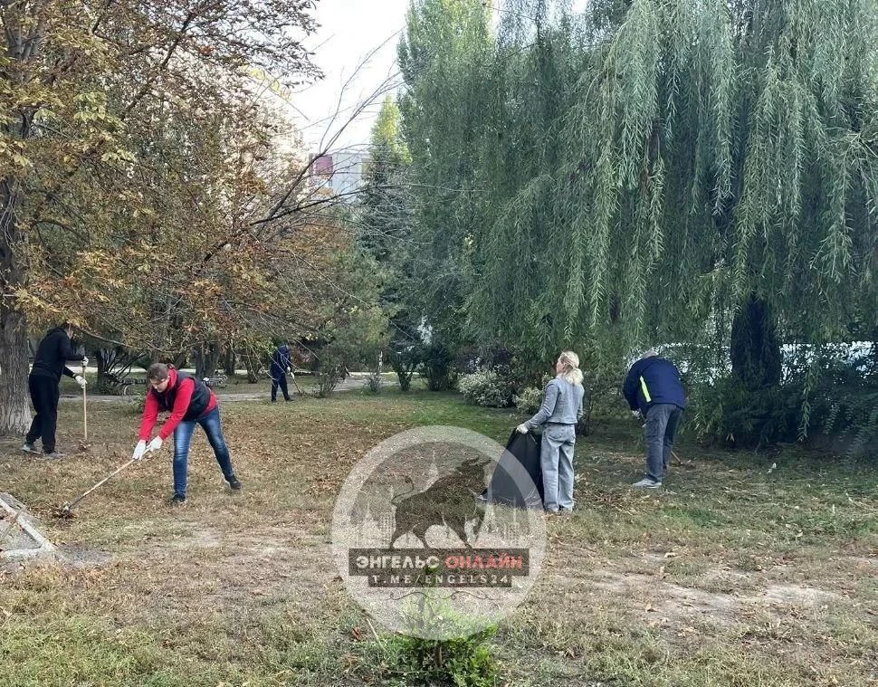 🍂Сотрудники МКУ «Озеленение» присоединились к общегородскому субботнику .