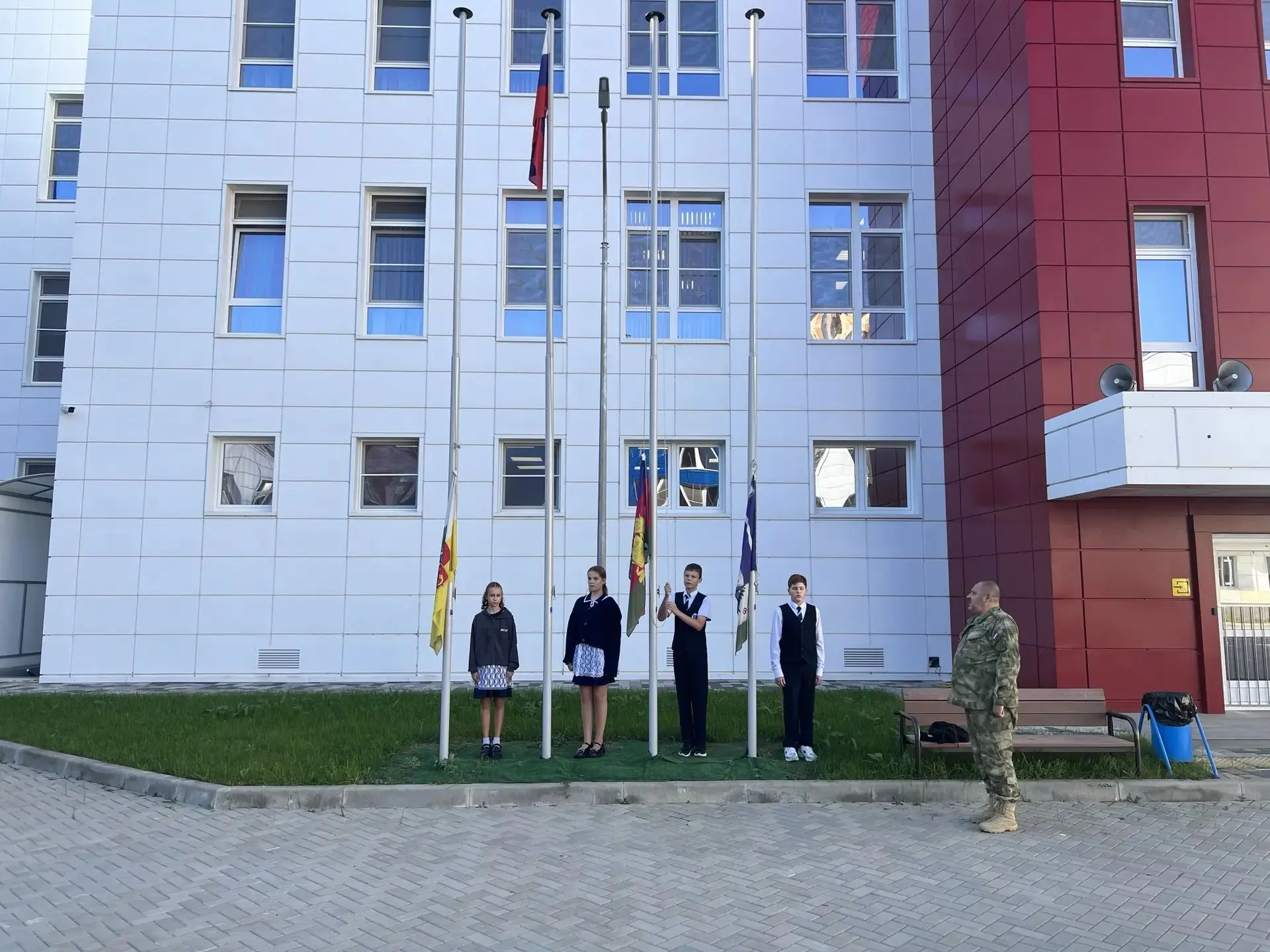 «С поднятия флага — к новым победам!» 🎉