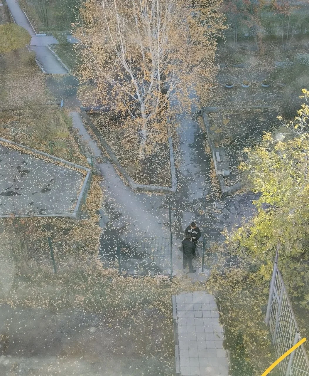 14 октября всё утро по массиву шастают подростки. Взрывают петарды или что-то другое. К...