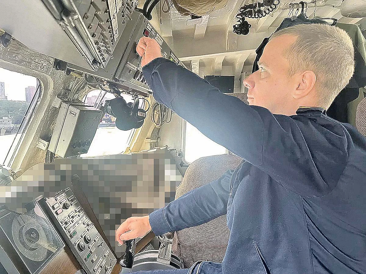 Рулевой-сигнальщик десантного катера Д-107 «Андрей Иванов» Тихоокеанского флота старший...