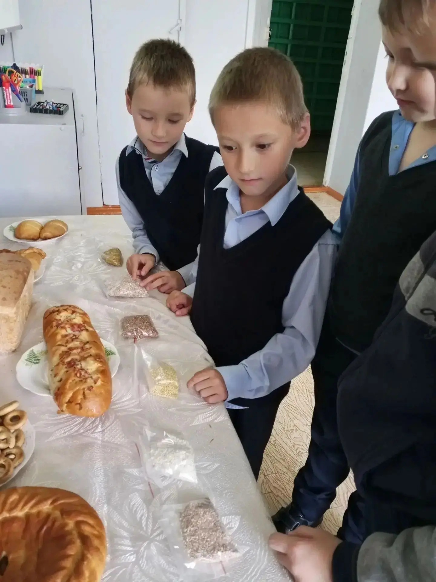 В преддверии  Всемирного дня хлеба🍞 в начальных классах МБОУ "Старокуклюкская основная...