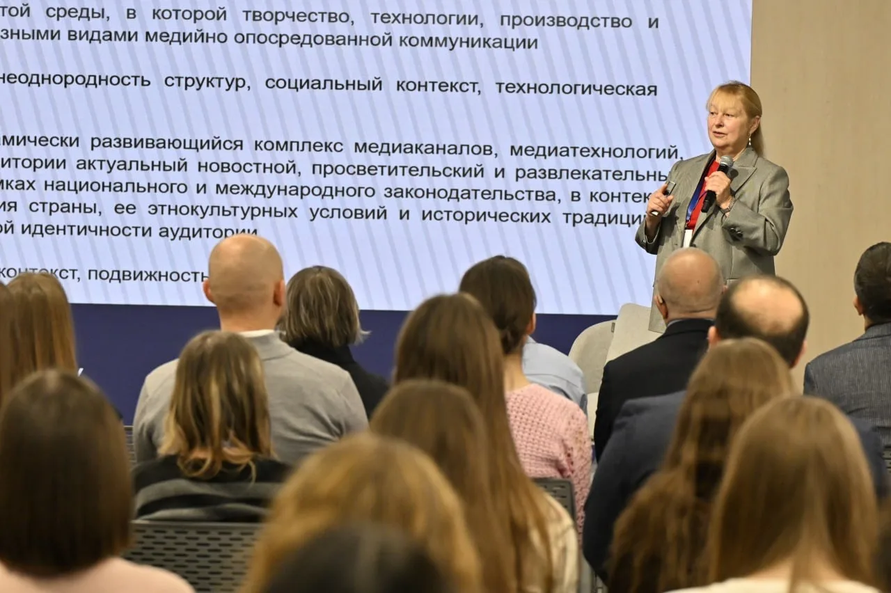 От толстых журналов до ИИ: Елена Вартанова о переменах в российской медиасистеме