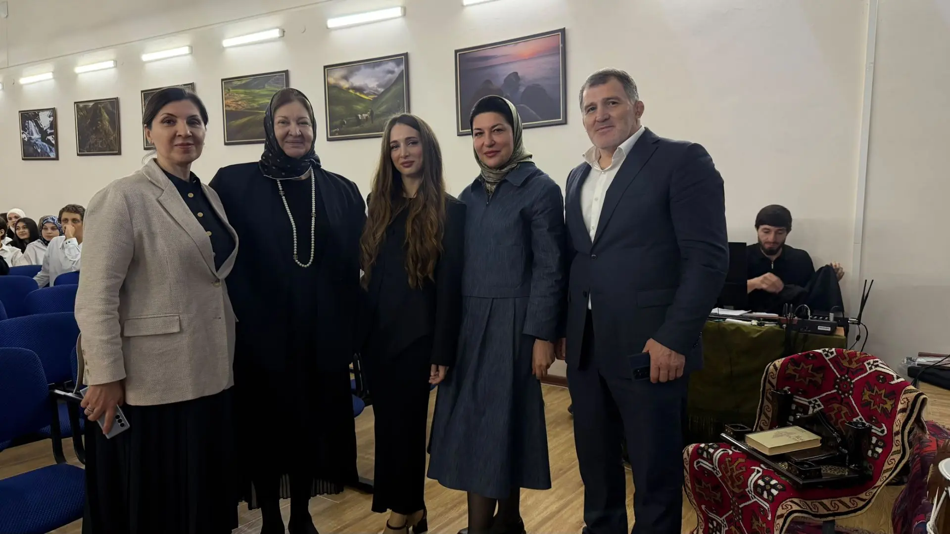 Будущее - за дружбой народов!