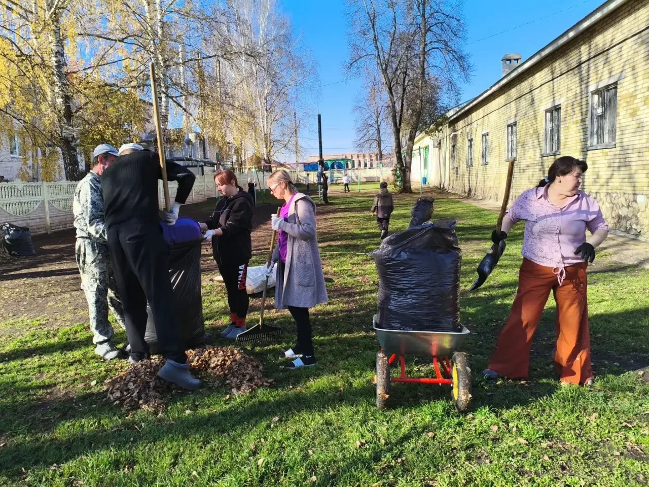 У кого что - а у нас субботник !🧹🧹🧹