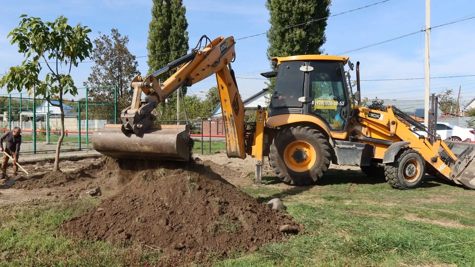 В Черкесске началось благоустройство площадки на улице Набережной