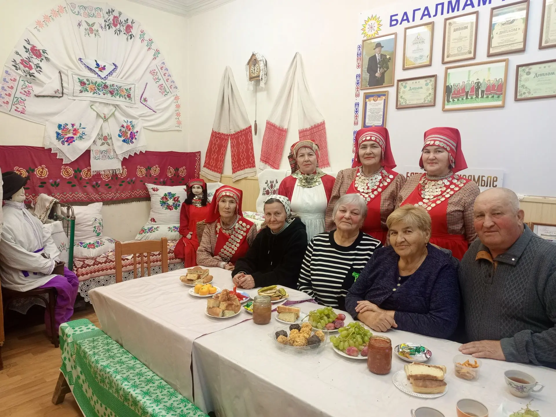 🌇Чистай Керәшен йортында акыллы фикерләре белән ак юл күрсәтүче өлкән яшьтәге карендәш...