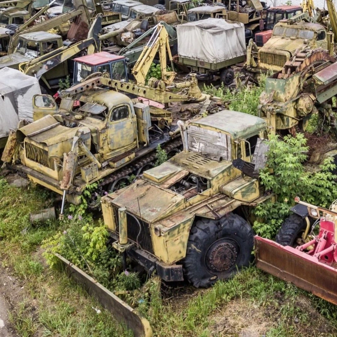 Кладбище заброшенной военной техники
