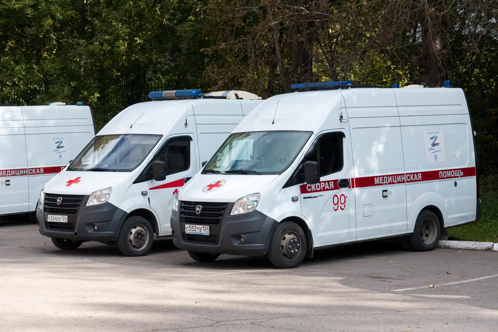 Дроны нацелились на Подмосковье: из-за ударов вспыхнули автомобили, пострадал жилой дом...