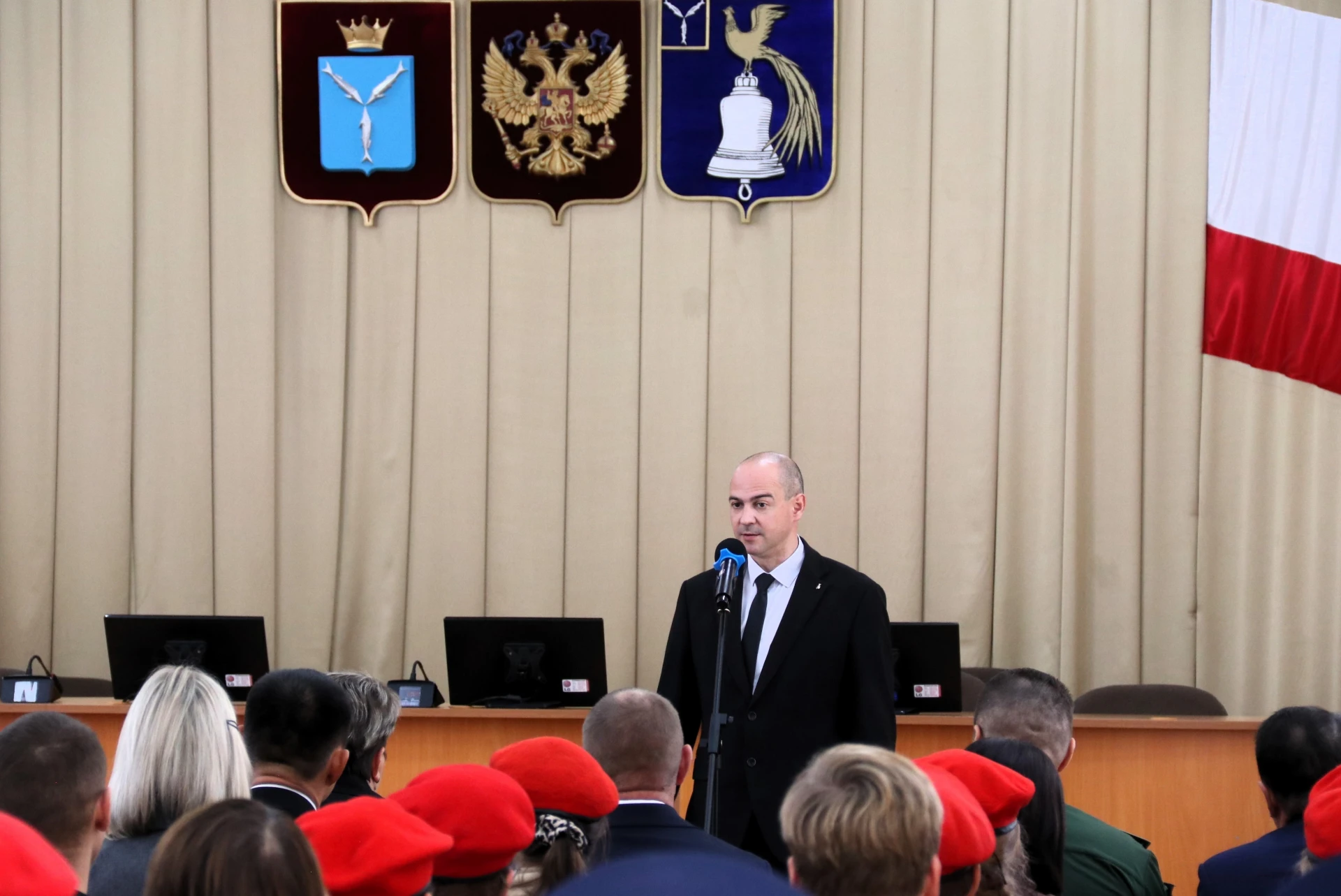 Сегодня в Татищевском районе прошли торжественные проводы юношей в ряды Российской Армии